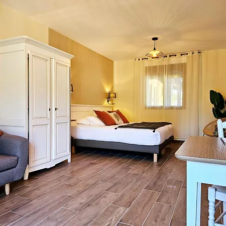 Domaine De La Rhonie 3*